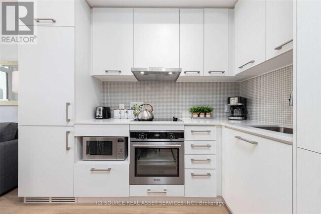 Building Photo - 87 Peter St