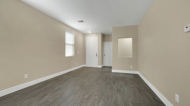 Building Photo - Stunning SW Home in great Blue Diamond loc...