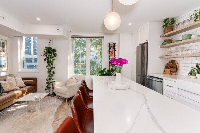 Building Photo - 100 Strachan Ave