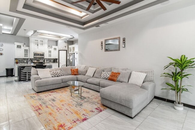 Foto del edificio - 1900 Queens Ave