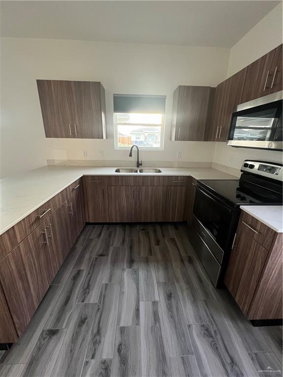 Foto del edificio - 8 Clarence Dr