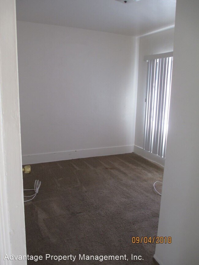 Building Photo - 2 br, 1 bath House - 309 E. El Camino