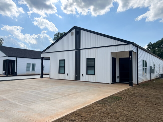 Building Photo - 30 Old Farm Rd