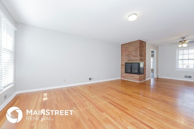 Building Photo - 4000 W 63rd St