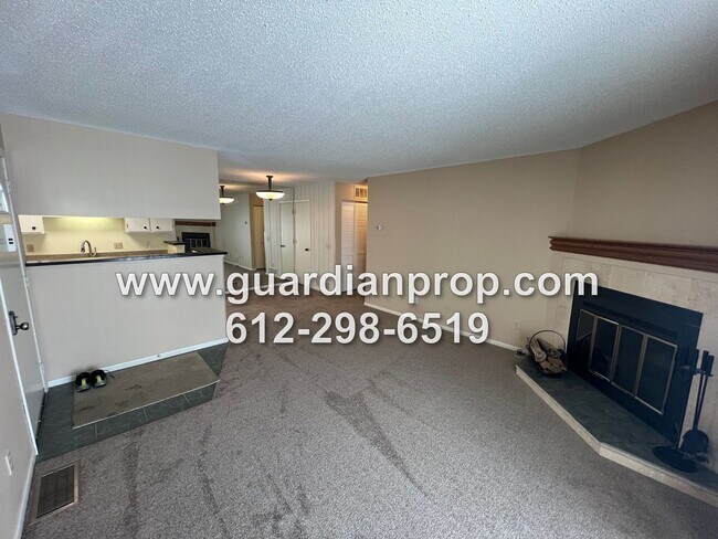 Foto del edificio - 2nd Floor Condo for September, Balcony, Fi...