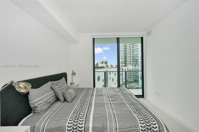 Foto del edificio - 501 NE 31st St