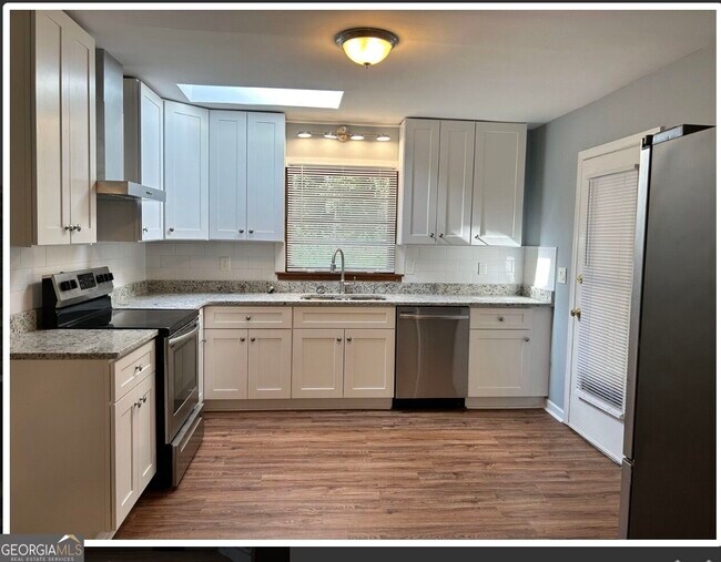 Building Photo - 2354 Greenglade Rd NE