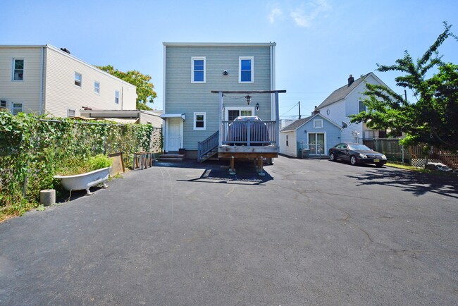 Building Photo - 383 Schuyler Ave