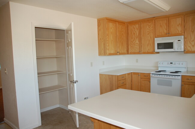 Building Photo - 3 bed 2 bath 2 car garage in Loomis