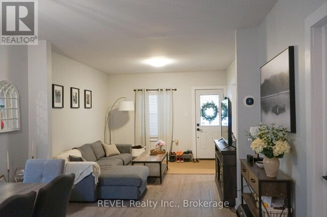 Photo du bâtiment - 50 Pelham Rd