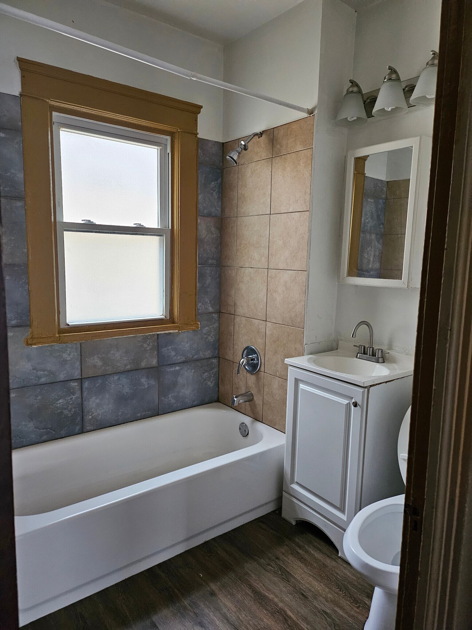 15819 Huntmere Ave Cleveland, OH 44110 – photo 4