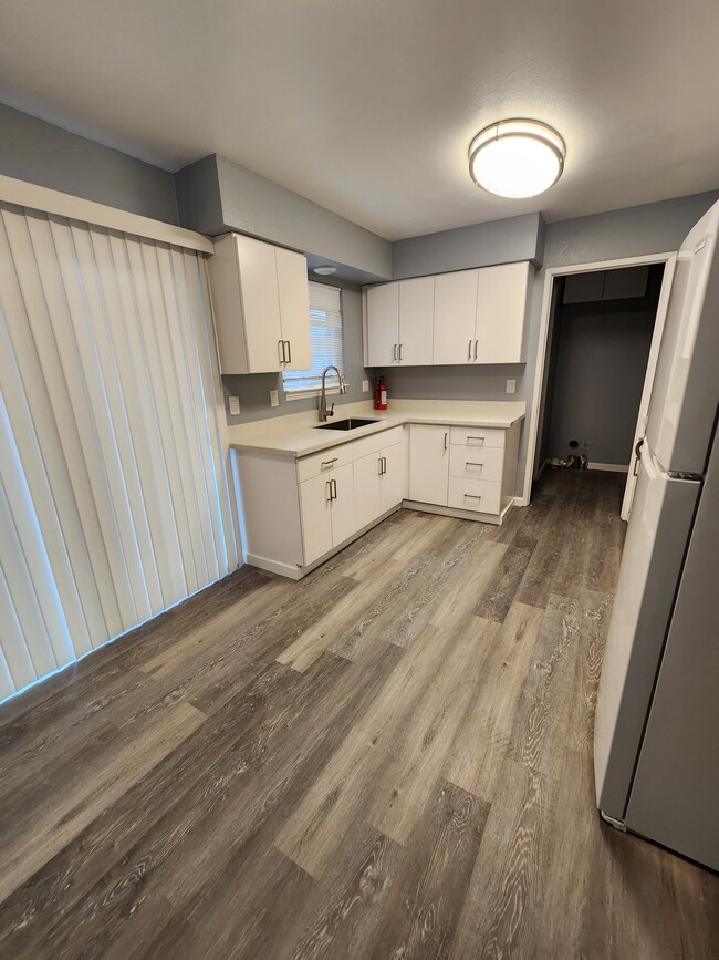 Building Photo - 8642 Acapulco Way