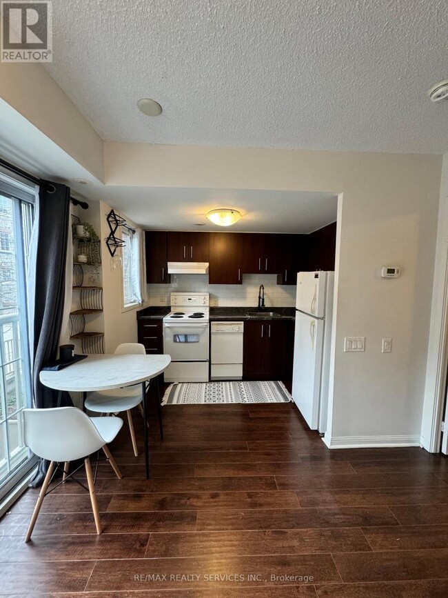 Building Photo - 9-TH99 Windermere Ave