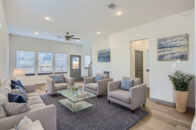 Foto del edificio - 33106 Oak Hts Pl