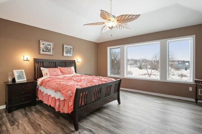 Foto del edificio - 5 bedroom in Plymouth MN 55446