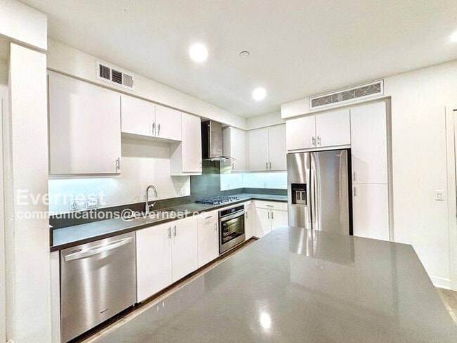 Building Photo - 2226 Nolita