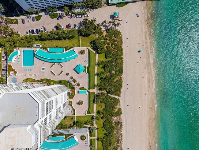 Foto del edificio - 16485 Collins Ave