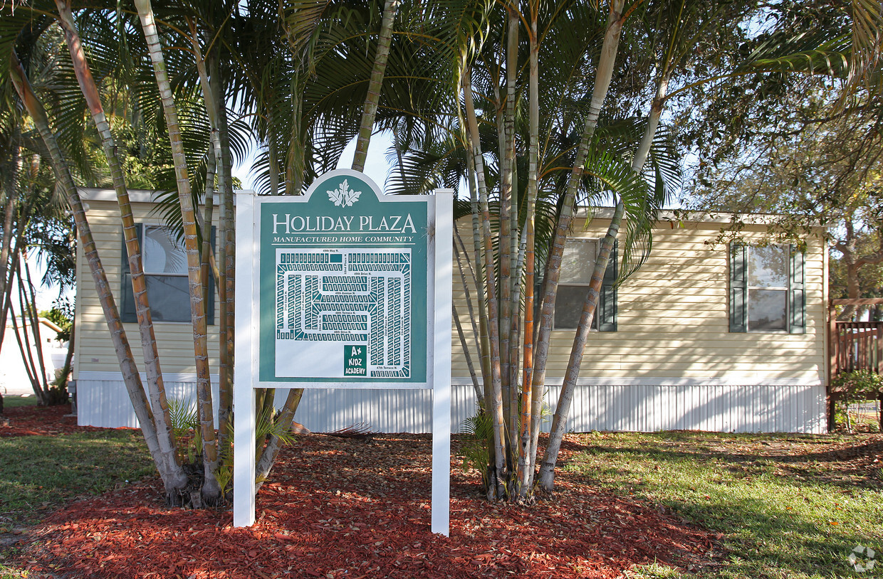 Foto del edificio - Holiday Plaza Manufactured Home Community