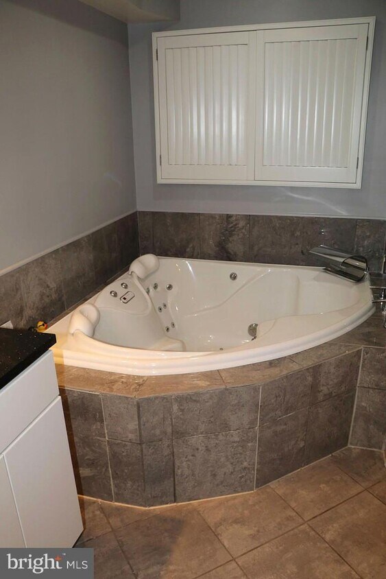 Foto principal - 7415 Nevis Rd
