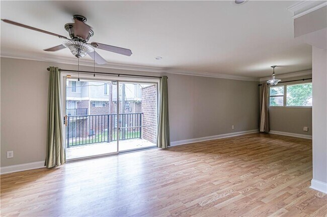 Foto del edificio - 3301 Henderson Mill Rd