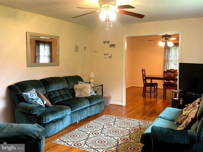 Building Photo - 45686 Happyland Rd