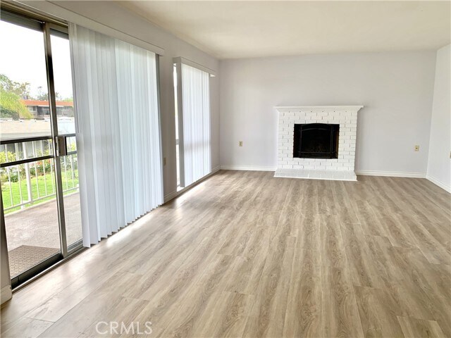 Foto del edificio - 2286 Via Puerta