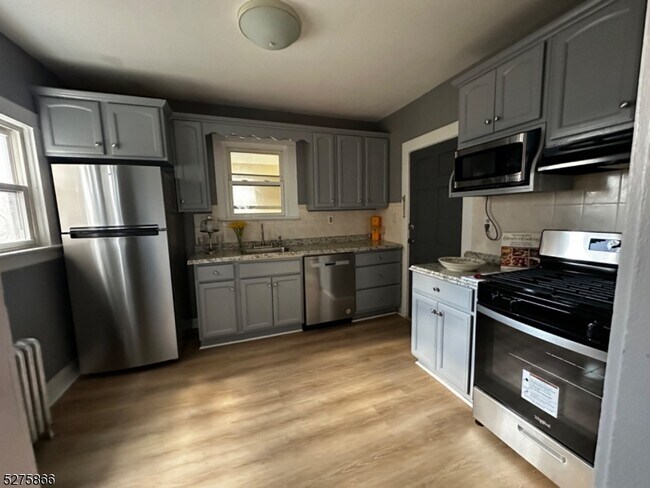 Building Photo - 46 Elmwood Ave