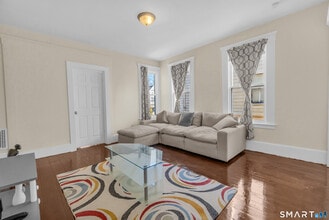 Building Photo - 766 George St