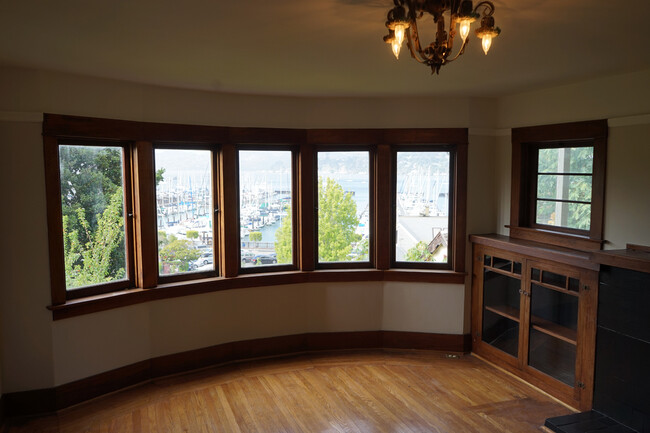 Building Photo - 925 Bridgeway