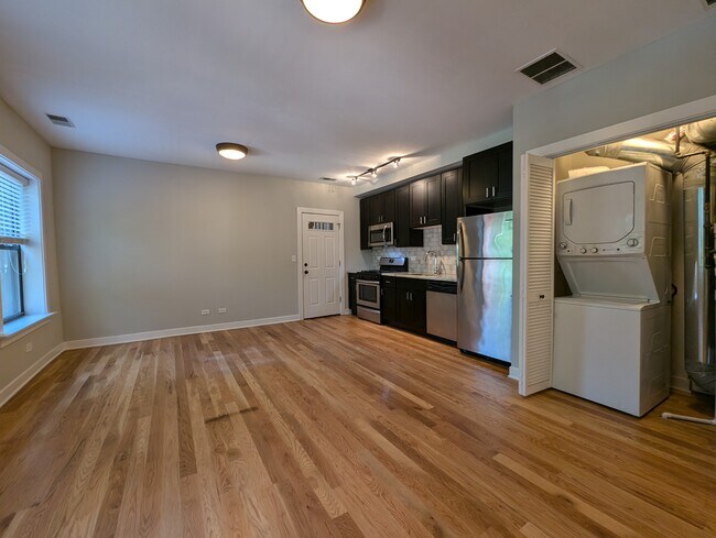 Foto del edificio - 2205 W Eastwood Ave