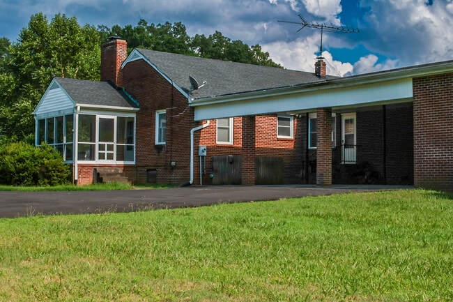 Building Photo - 2503 Nottoway Blvd