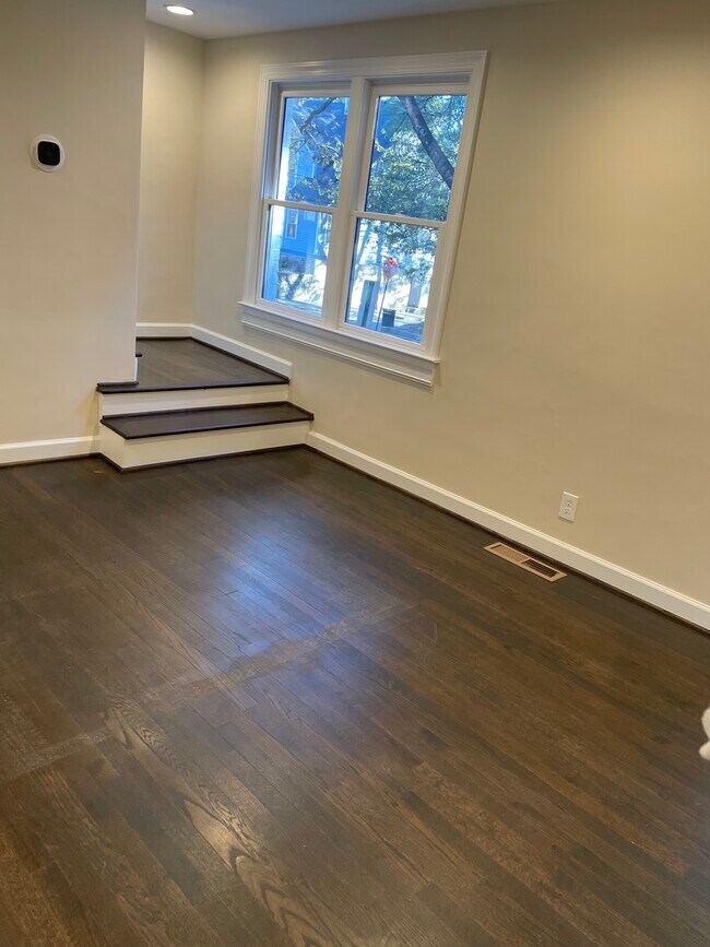 Living room with entryway mud room - 898 Argonne Ave NE