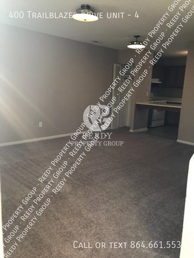 Foto del edificio - 400 Trailblazer Dr