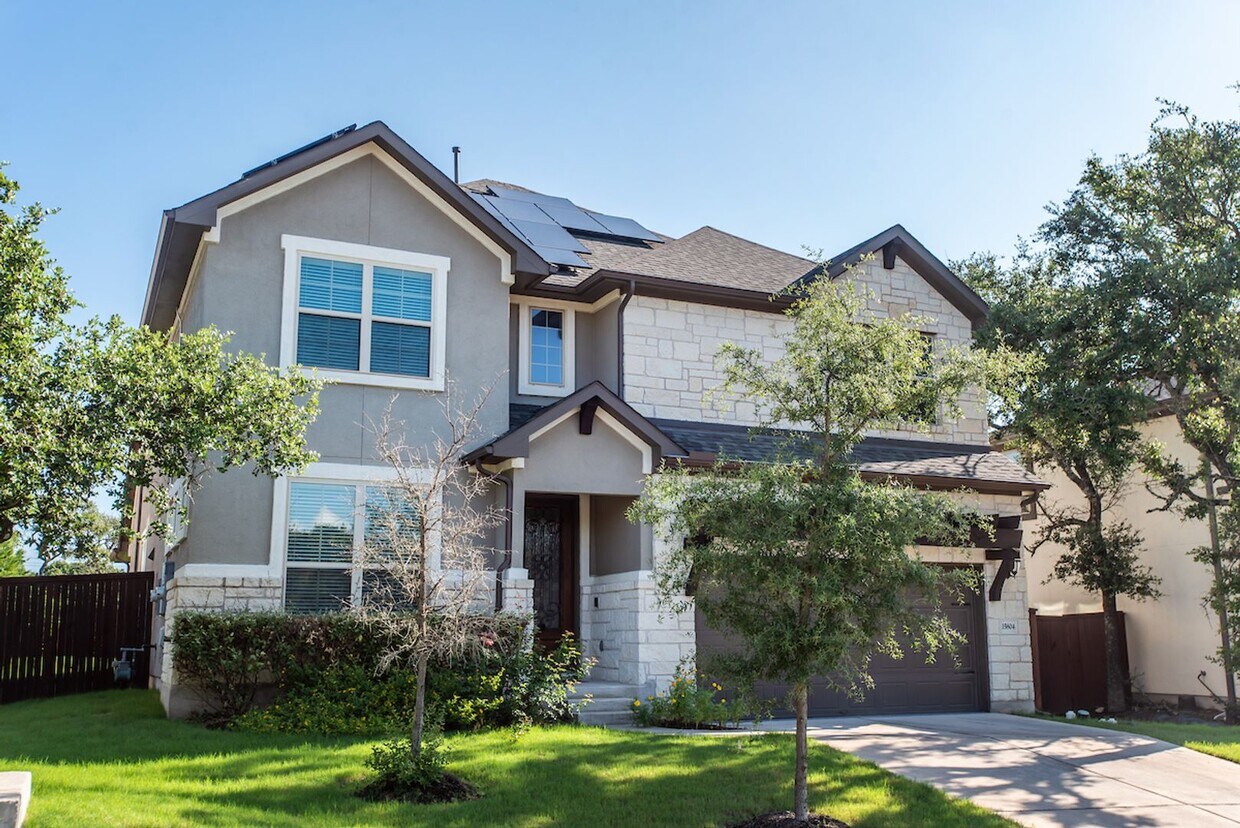 Foto principal - Never Leased - 2-Story home with 4 bed / 3...