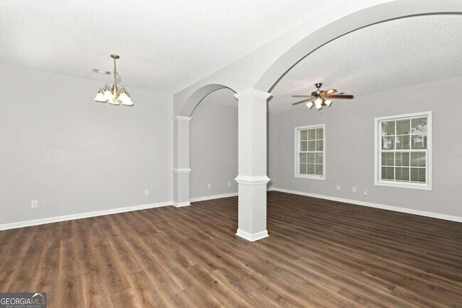 Building Photo - 8648 Thomas Ln