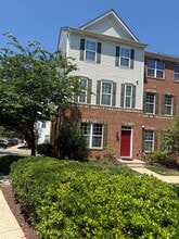 Building Photo - 3556 Woodlake Dr