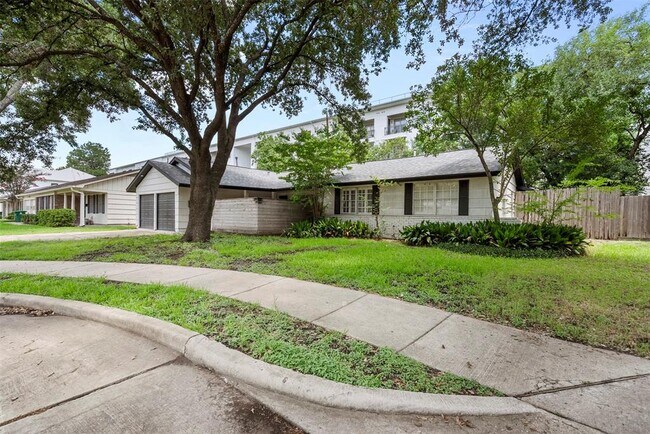 Foto del edificio - 5422 Lincrest Ln