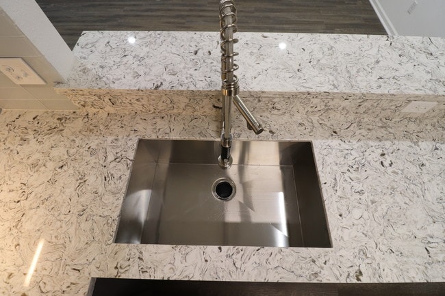 Building Photo - 6950 Paris St