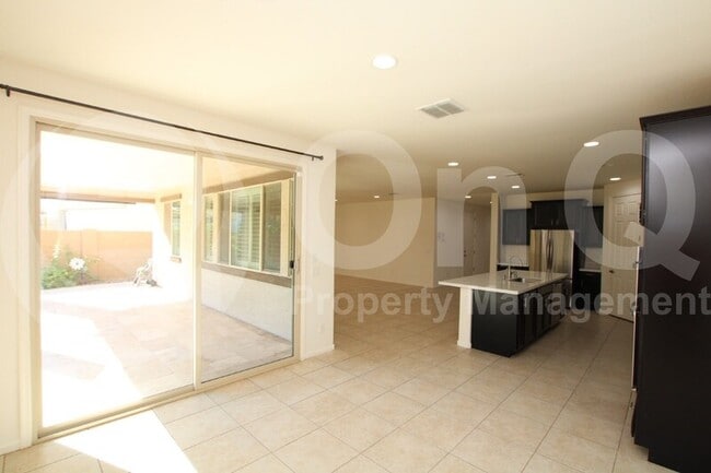 Building Photo - 221 E Wisteria Dr