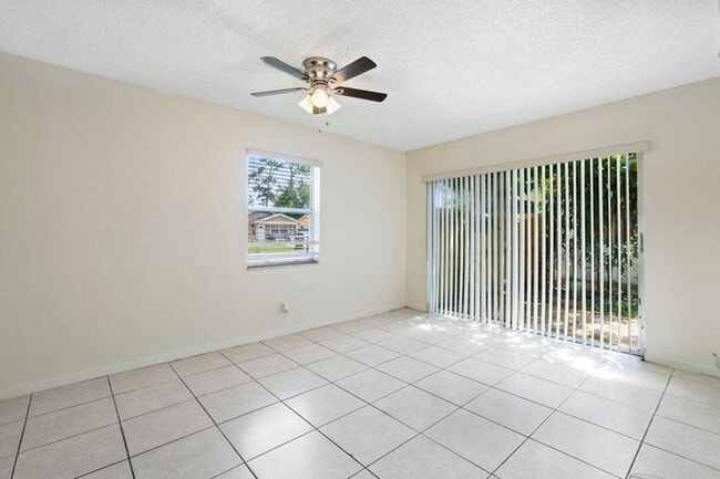 Foto del edificio - 5854 Kumquat Rd