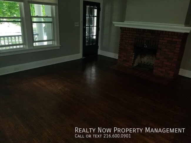 Building Photo - 3149 E Derbyshire Rd