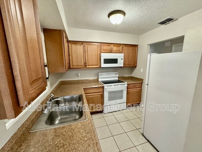 Building Photo - 4631 Kempston Dr
