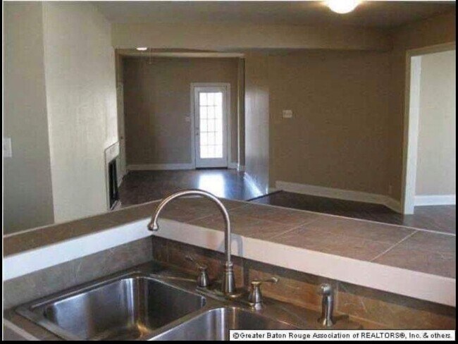 Building Photo - 2252 Elvin Dr