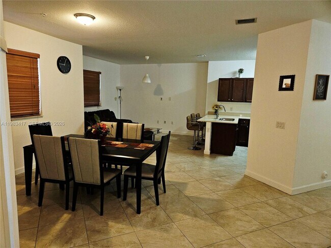 Foto del edificio - 290 NW 109th Ave