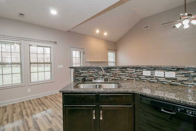 Building Photo - 1271 Eagle's View Dr