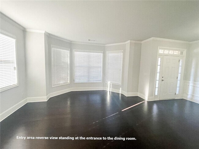 Building Photo - 3960 Miramount Overlook