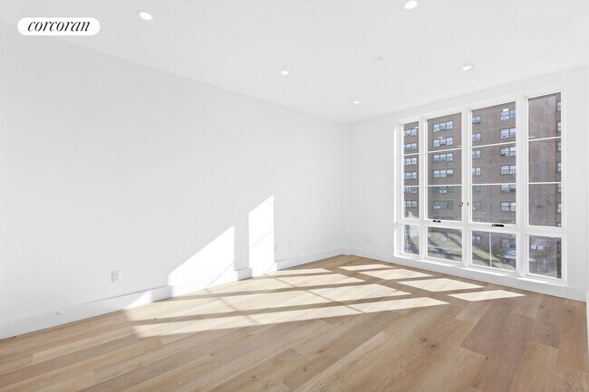 Foto del edificio - 2490 3rd Ave.