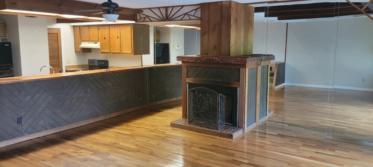 Foto del edificio - 1578 Three Lanterns Ln