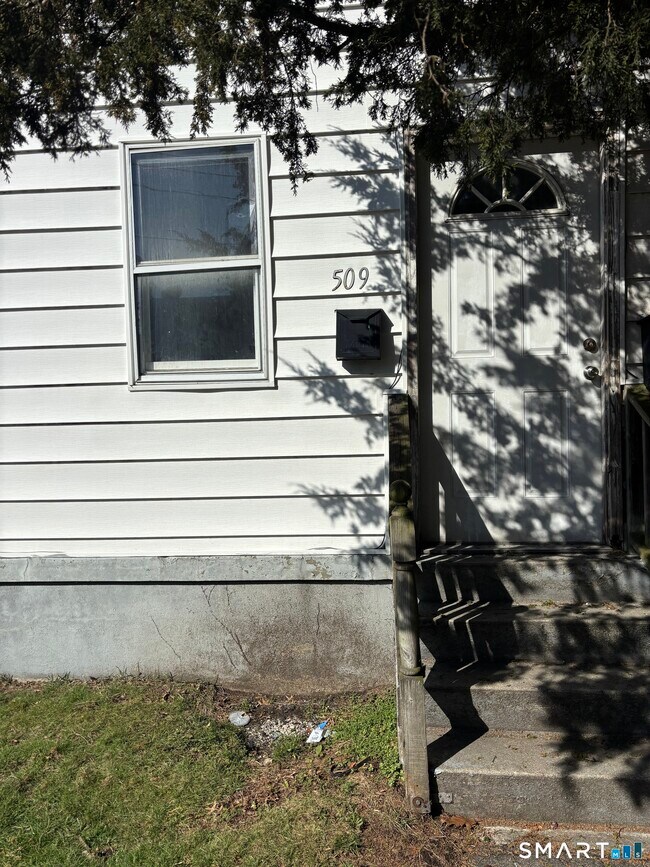 Building Photo - 509 Ogden St