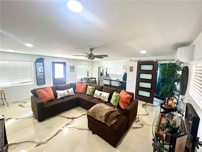 Building Photo - 1299 E Levee Dr